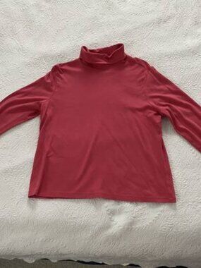 LL Bean Women's Salmon Colored Turtle neck